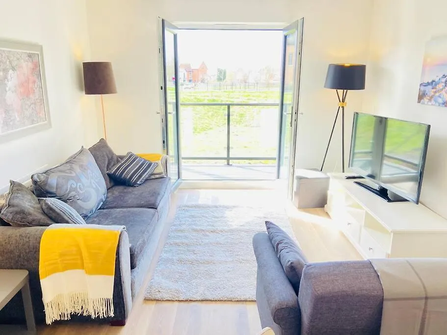 Beautiful, Brand New Apartment! Cheltenham 0*,