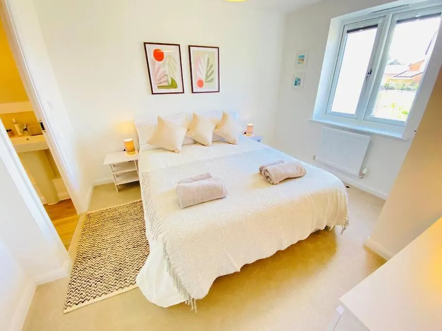Apartment Beautiful, Brand New Apartment! Cheltenham